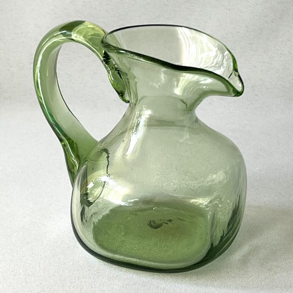 Vintage Hand-Blown Green Pitcher Short Creamer Applied Handle Art Glass Jug - Picture 3 of 8
